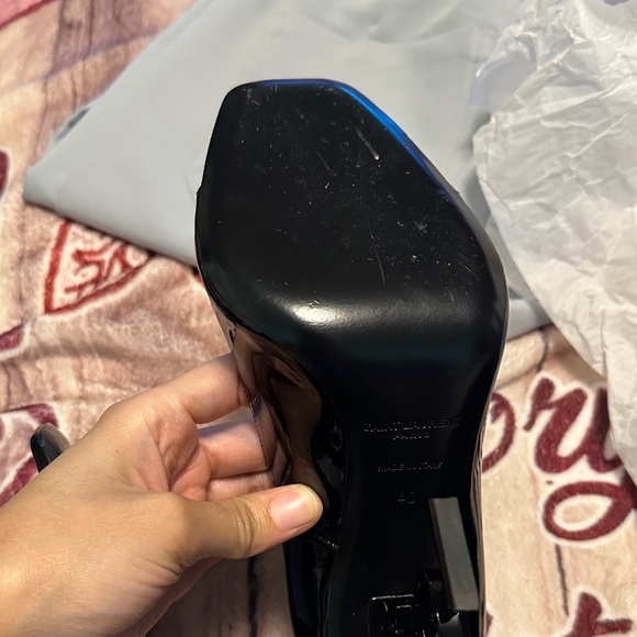 Saint Laurent Glossy Black Heels - Picture 4 of 5